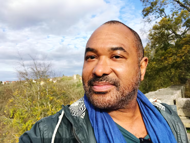 <em>Carlos</em>
